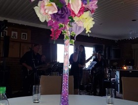 table vase flowers