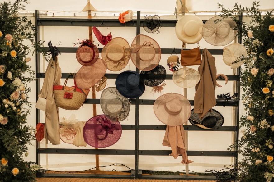 Preloved wedding accessories deals