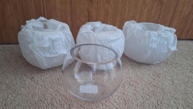 Small round vases 9 x 9cm